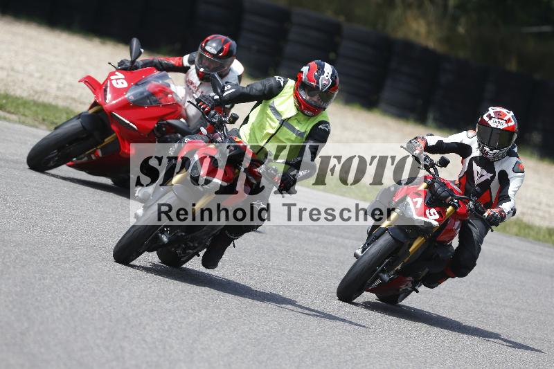 Archiv-2025/27 12.06.2025 Ducati Schweiz Trackday Warmup  ADR/blau-bleu/ohne
